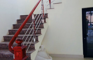 Cầu thang inox tay vịn gỗ MD03